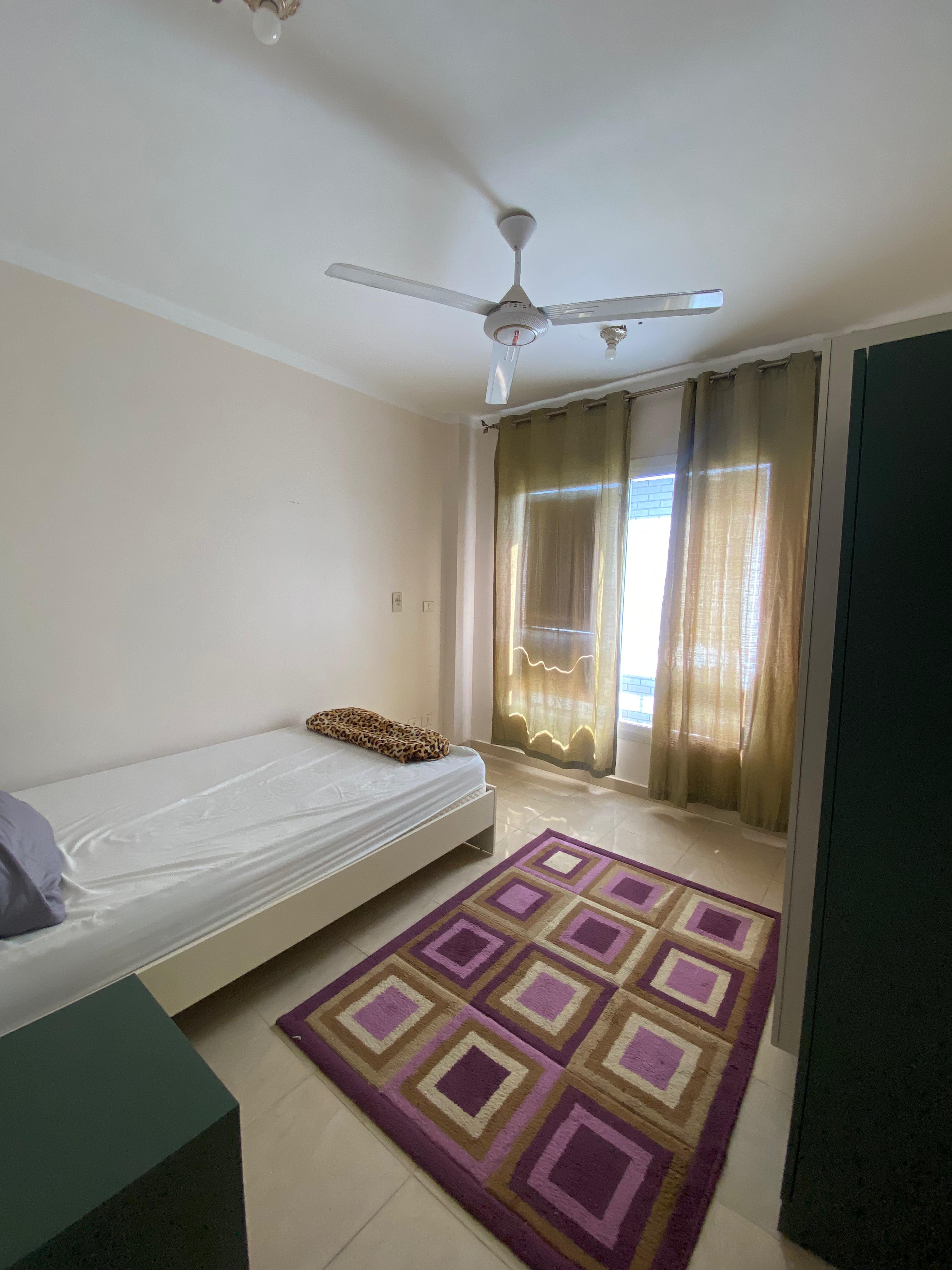 شقة في مدينتي 135 م2 للإيجار قانون جديد بحري تشطيب خاص 25,000 ج 